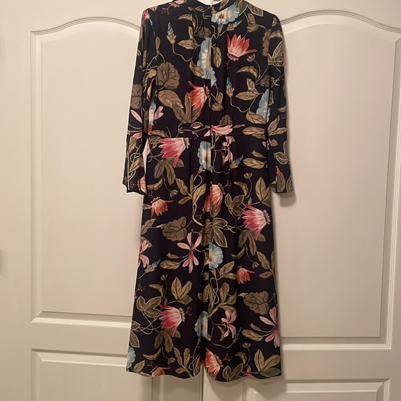 Ann Taylor Keyhole Neckline Floral Print Midi Dress | Size 4 | Elegant Wedding - Picture 12 of 15